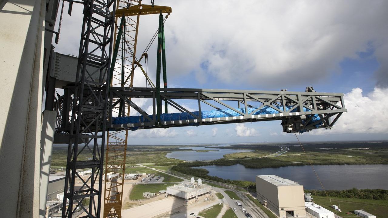 Core Stage Forward Skirt Umbilical Installation onto Mobile Laun