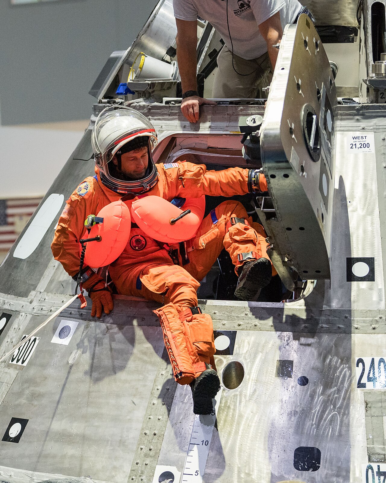 First Artemis Moon Crew Trains for Return to Earth (jsc2024e009648)