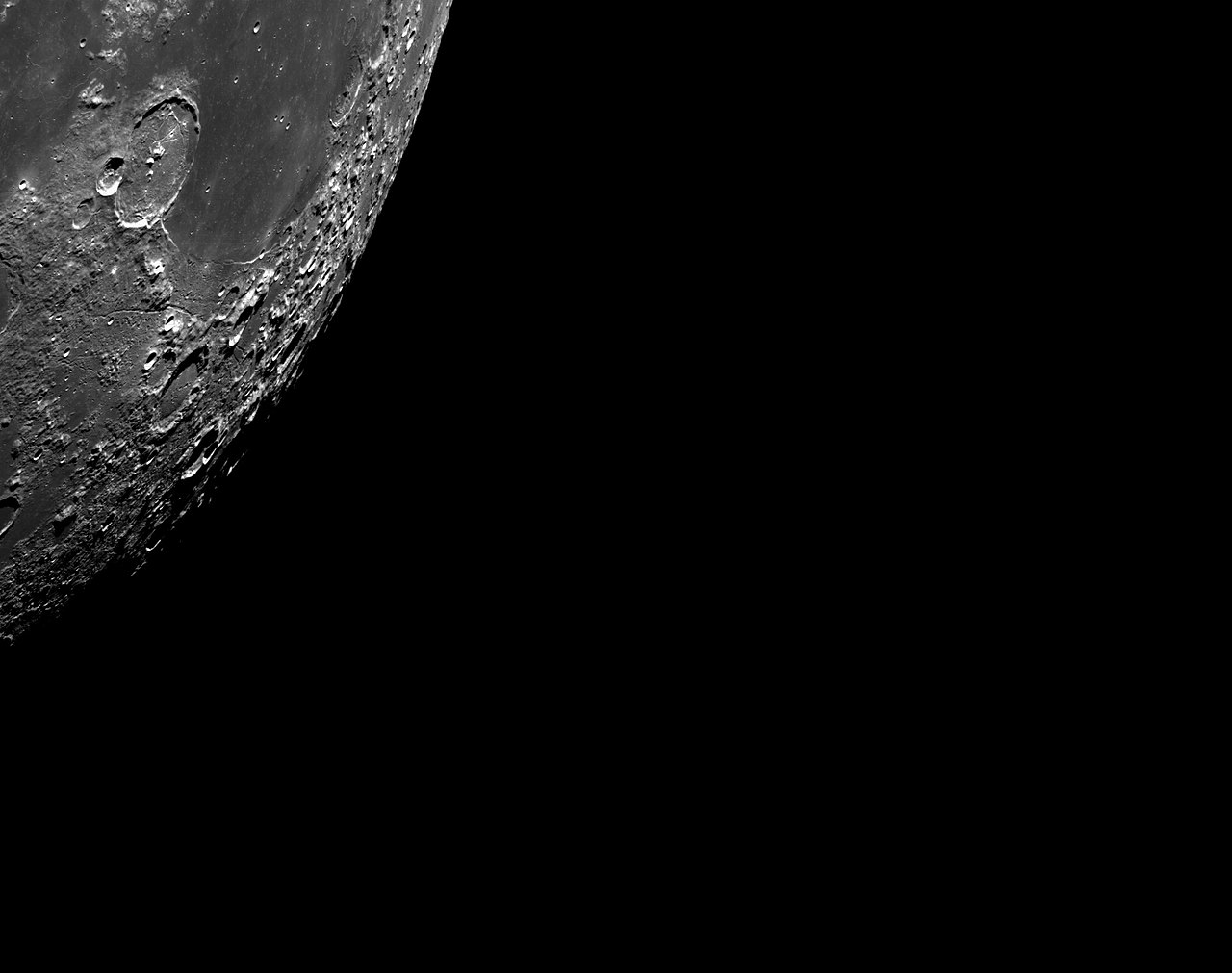 Flight Day 20- Lunar Close-up (art001e002592)