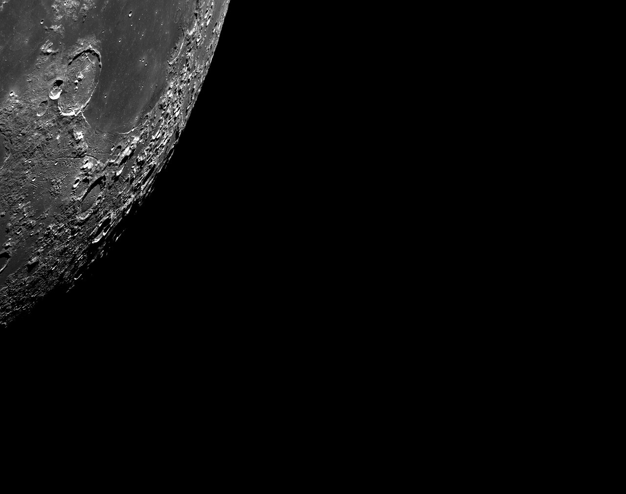 Flight Day 20- Lunar Close-up (art001e002592)