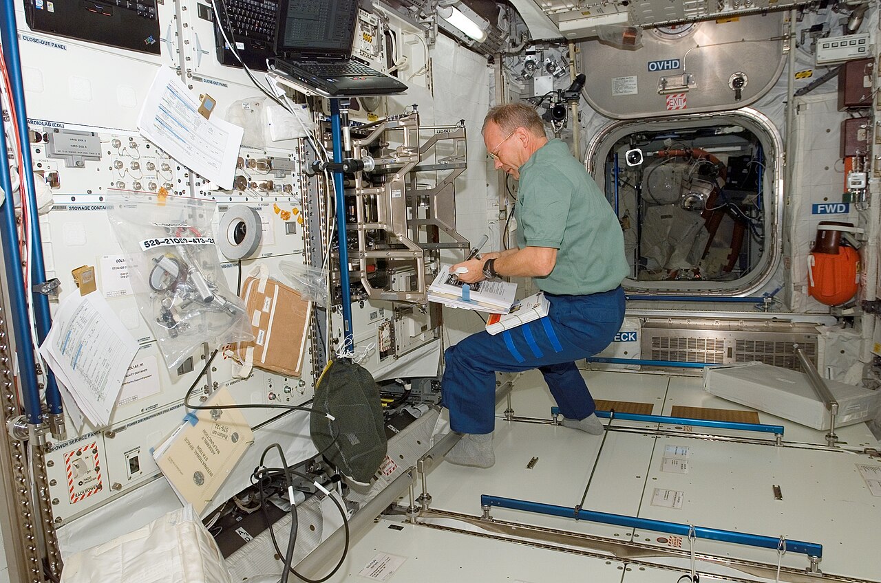 Interior Columbus module — Internet dans l'espace: la révolution Ethernet arrive