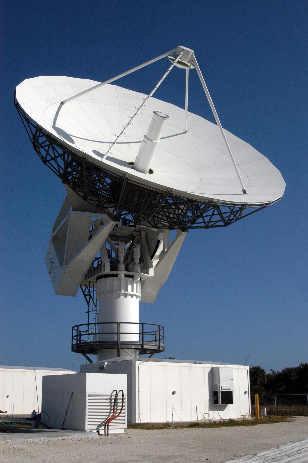 KSC radio telescope — Artemis II : JPL aux commandes depuis la Terre