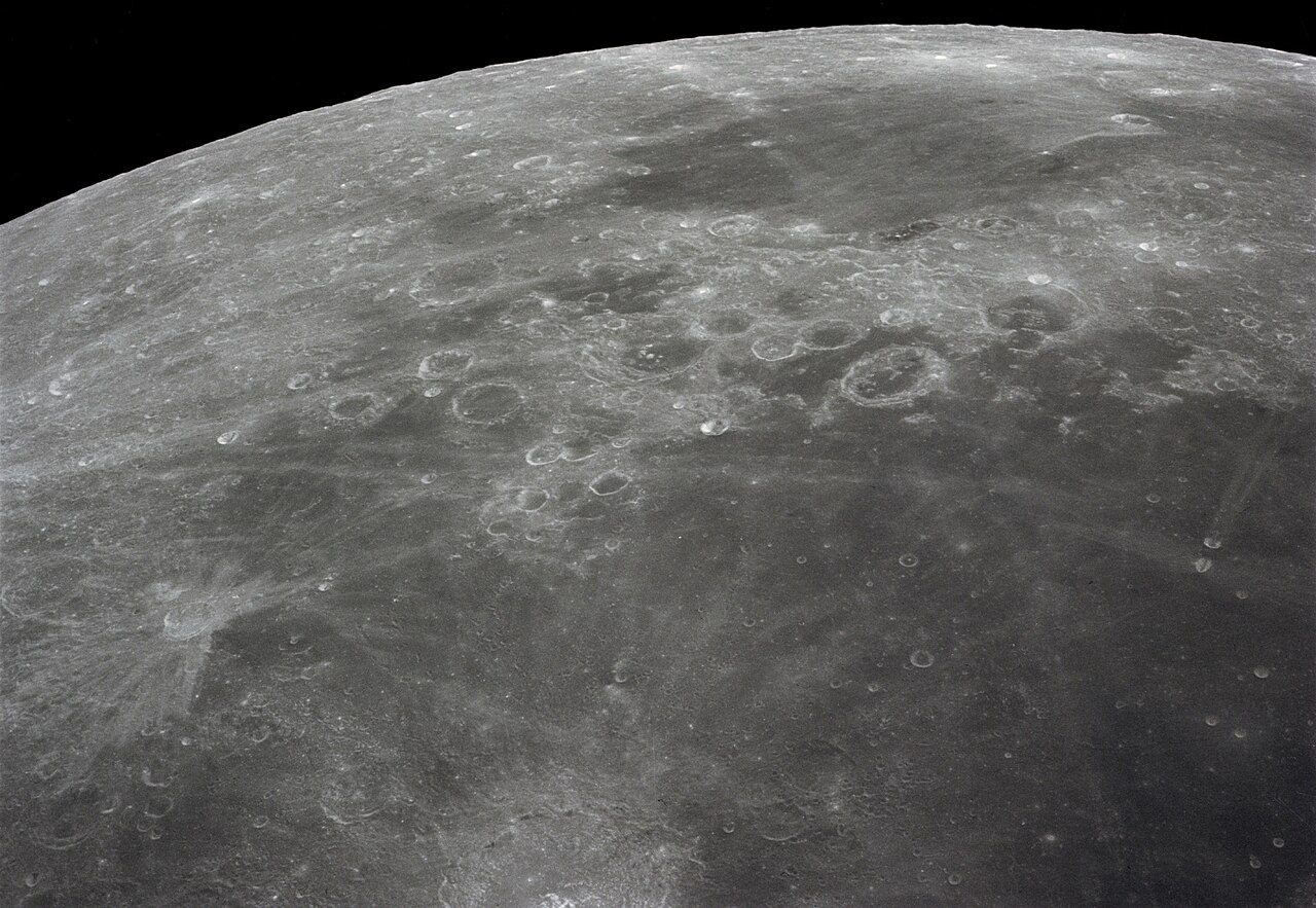 Lunar Surface (AS16-121-19449) — Artemis II : vos questions, nos réponses